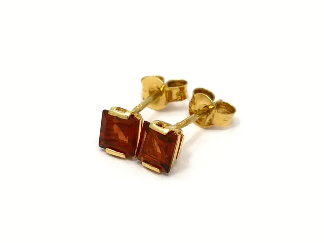 ÖRHÄNGEN, 18K guld, granat, 1,3g, stift