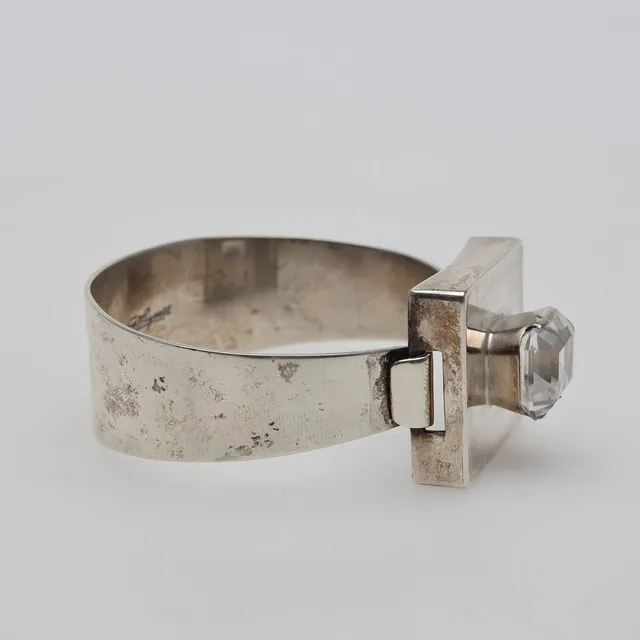 GERT THYSELL. ARMRING silver med bergskristall bruttovikt ca 41,1 gram.