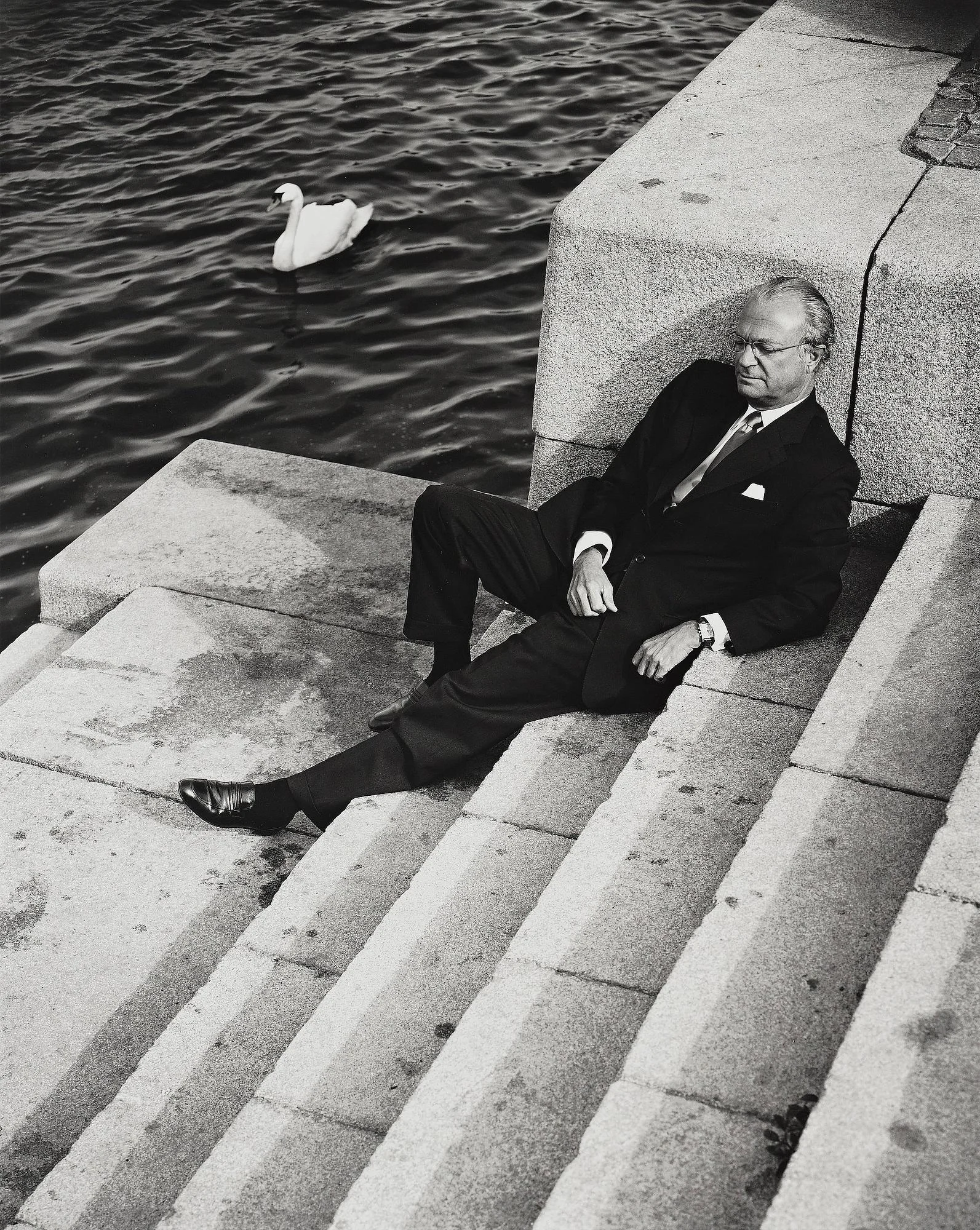 Bruno Ehrs, "Carl XVI Gustaf, Skeppsholmen, maj 2002". — Bukowskis