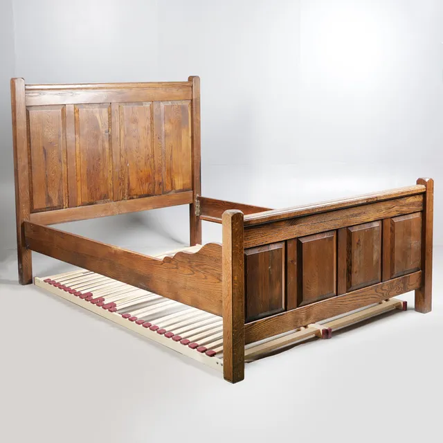 A CONTINENTAL OAK DOUBLE BED.