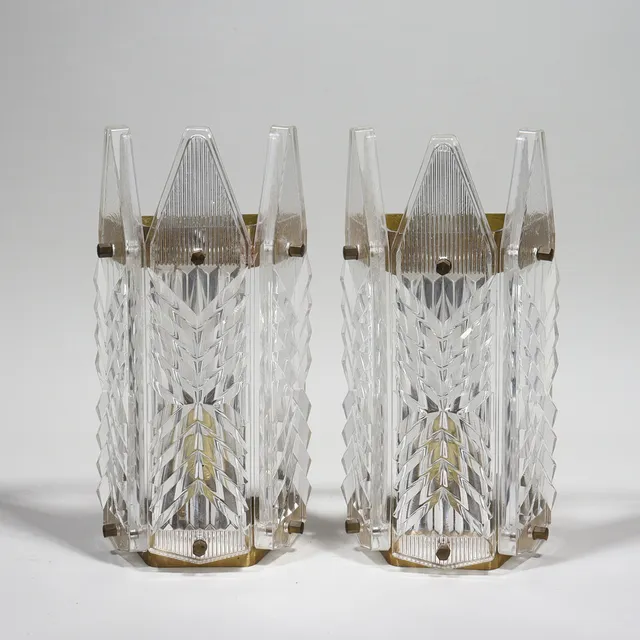 VÄGGLAMPOR, glas och mässing, trolige Carl Fagerlund, Orrefors, 1950-tal, 1 par.