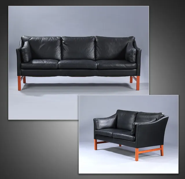 Skipper Furniture. 3 and 2-pers. sofa in black leather, model 'Consul'(2)