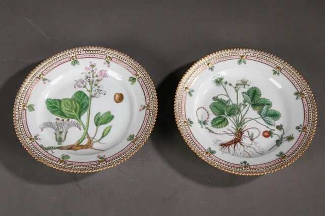 Royal Copenhagen. To 'Flora Danica' tallerkener (2)
