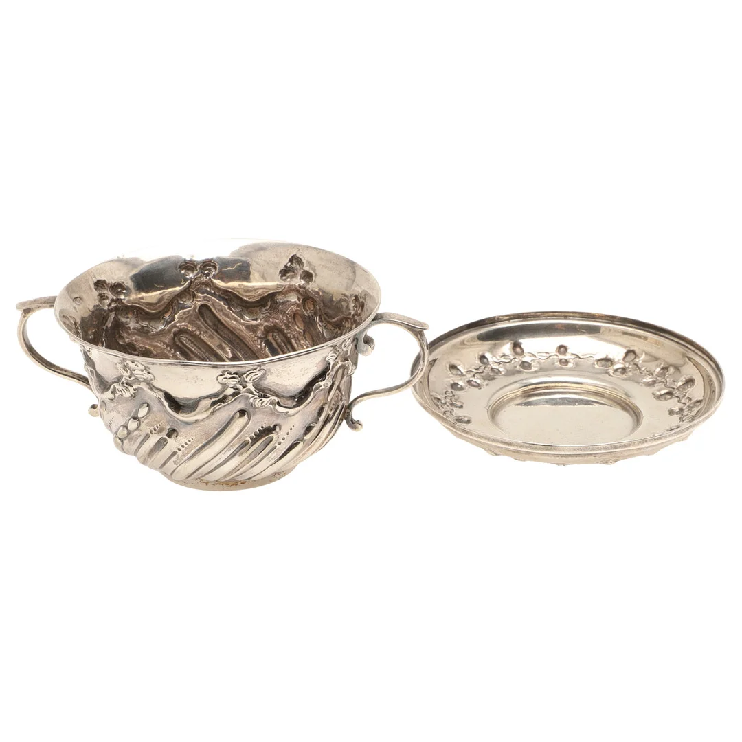 A LATE VICTORIAN SILVER PORRINGER AND COVER. — Silver — Lawrences Auctioneers