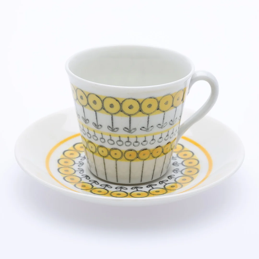 BERIT TERNELL. KAFFEKOPP MED FAT, porslin, "Furuvik", Gefle, 1950-tal. — Tableware — Höörs Auktionshall