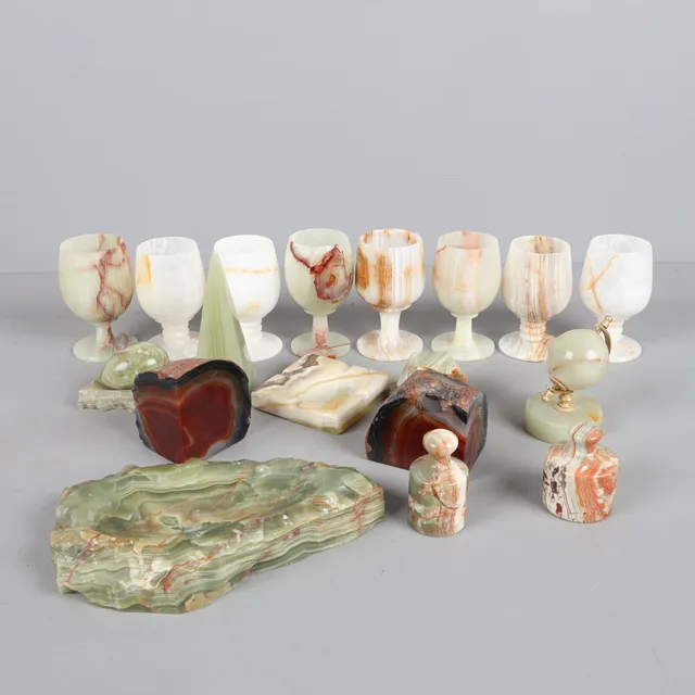 GLAS, SKULPTURER M M, onyx, 19 delar, 1900-talets andra hälft.