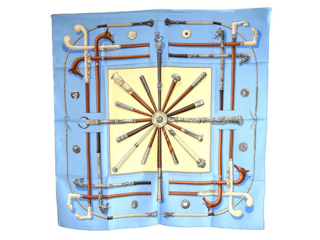 SCARF, HERMÈS, Cannes & Pommeaux, Francoise de La Perriere, 100% siden, 90x90 cm, ljusblå, tråddragning, fläckar. — Accessoarer/Scarves — Kaplans
