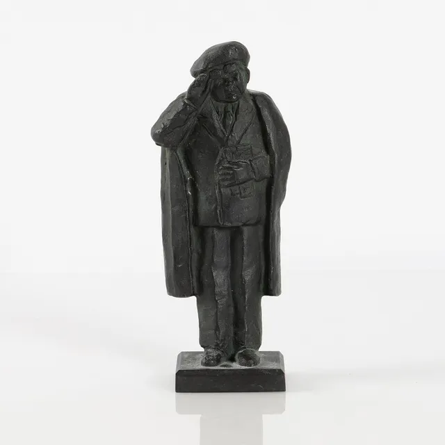 KARL GÖTE BEJEMARK (1922-2000). Skulptur, föreställande Evert Taube, patinerad brons.