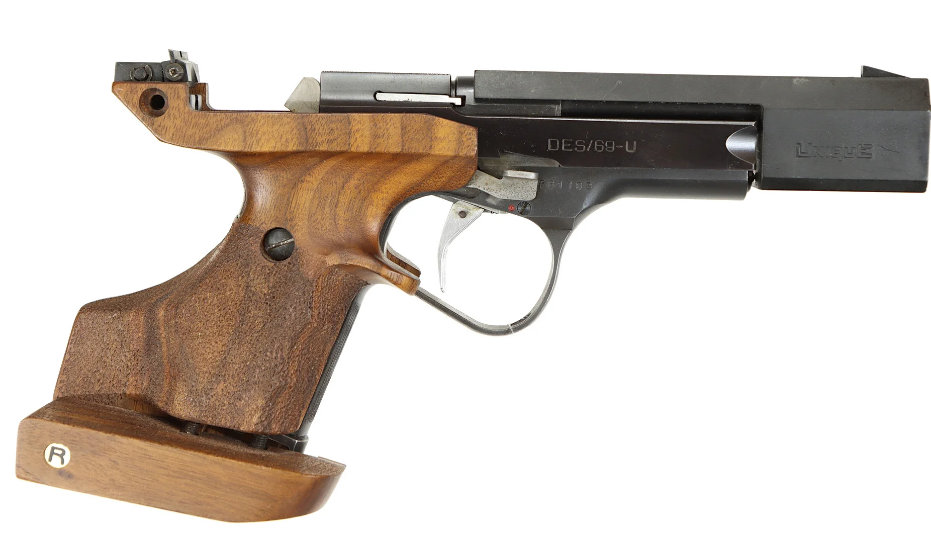 PISTOL, fabrikat Unique, modell Des/69-U, kaliber .22LR, tillv.nr 781188, se-nr SE0152985. — Pistols — Walter Borg
