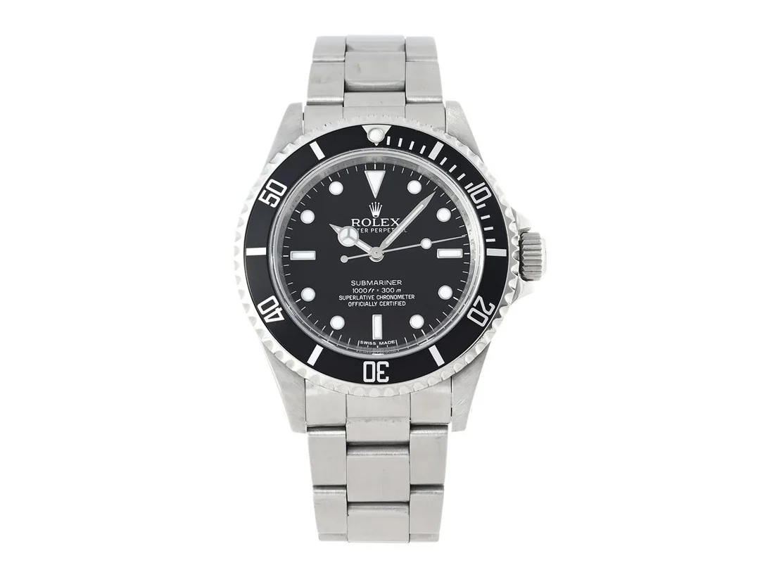 ROLEX, Oyster Perpetual, Submariner (1000ft=300m), Chronometer, "Rehaut RRR", Ref nr. 14060 M, Serie nr. G307989, Cal 3130, Verk nr. 3 3354096, Boett nr. 2160, herrur, 40 mm, stål, automatisk, safirglas, servicebehov (se fördjupad information), Fliplocklänk, viklås, Ref nr. 91350-CX2/501 B, ca 2010. — Klockor/Rolex — Kaplans