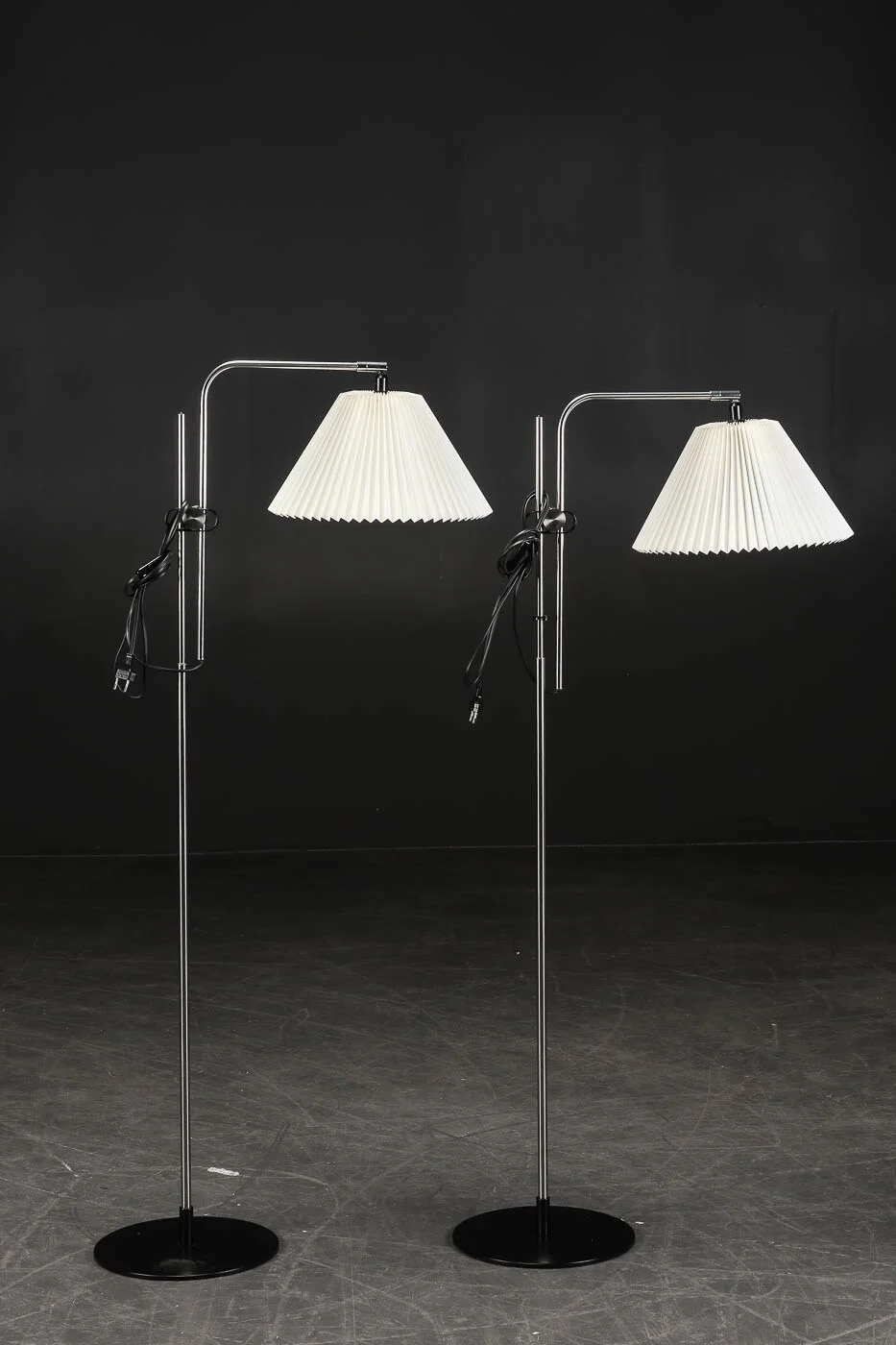 Michael Bang for Le Klint. To standerlampe, model 321 (2) — Lamps and lighting/Floor lights — Lauritz
