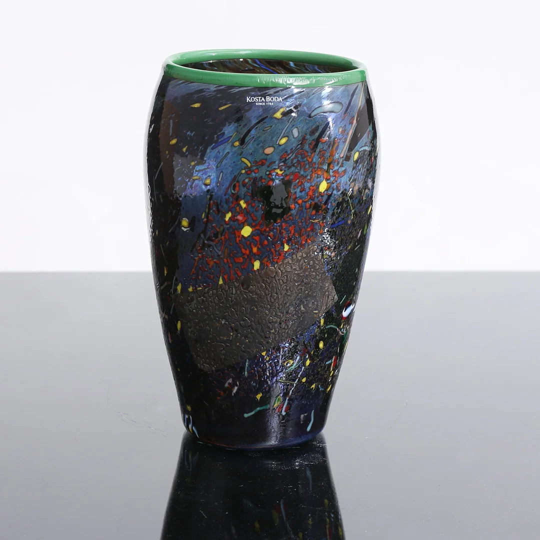 BERTIL VALLIEN. Vas, "Satellite", Kosta Boda Atelier, signerad och numrerad, upplaga 200 st. — Art glass — Auktionshuset Thelin & Johansson