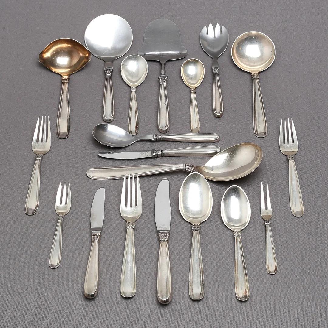 Bestickservis, 83 delar, silver, olika utgåvor, bland annat Horsens Sölvvarefabrik, Danmark, 1900-tal. — Silver — Auktionshuset Kolonn
