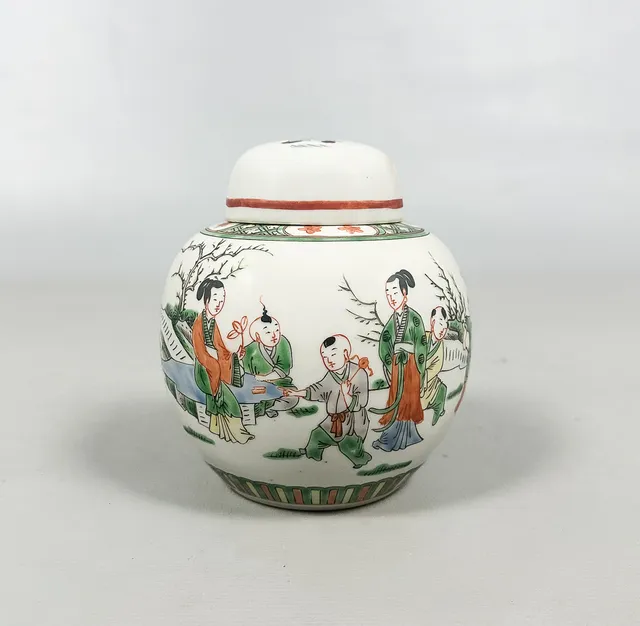 BOJAN med lock, porslin, Kina, 1900-tal.