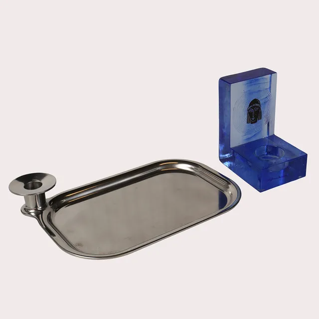 PER B SUNDBERG. ljusstake/bricka, metall, "Föremål" för IKEA, 2018 samt BERTIL VALLIEN, Ljuslykta, glas, Restylane Edition, Kosta Boda.