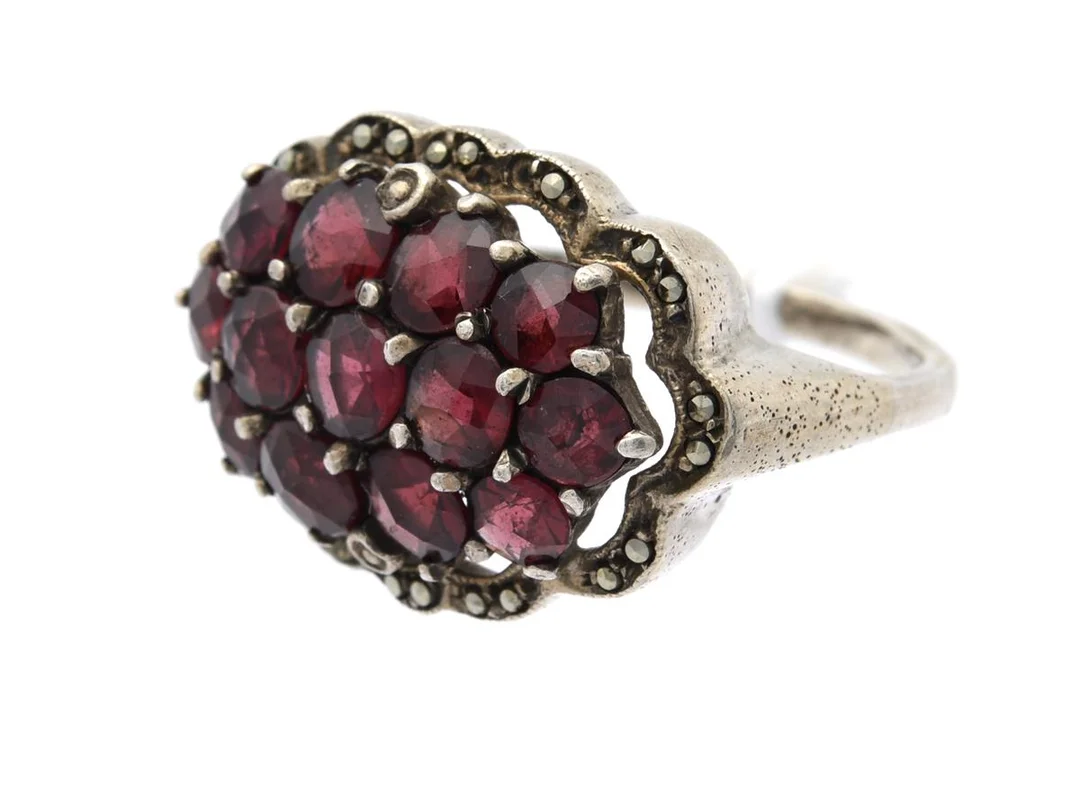 Ring S925 6,7g Ø17¾ med markasiter och röda stenar — Smycken/Ring — Kaplans