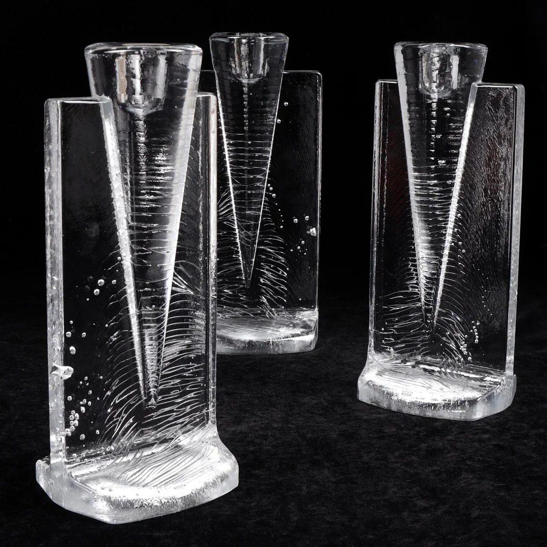 KJELL ENGMAN. Ljusstakar, 3 st, glas, "Ice Age", Kosta Boda, 1900-talets andra hälft. — Candlesticks — Växjö Auktionskammare