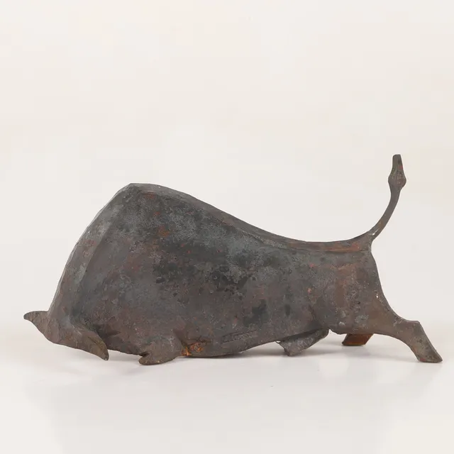LARS LARSSON. Skulptur, tjur, järn, signerad L Larsson.