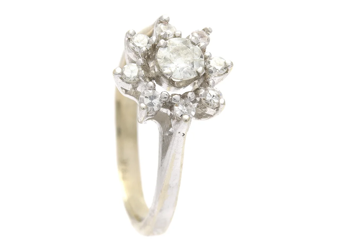 RING, 14K vitguld, gammalslipad diamant ca 0,35 ct, ca TCa(L)/P, 8 åttkantslipade diamanter ca 0,32 ctv, ca W-TCr/SI, stl 17,75 mm, vikt 4,5 g. — Smycken/Ring — Kaplans
