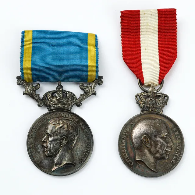 MEDALJER, 2 st, silver, "Gustaf V...För nit och redlighet..." & "Christianus X...Pro Dania...".