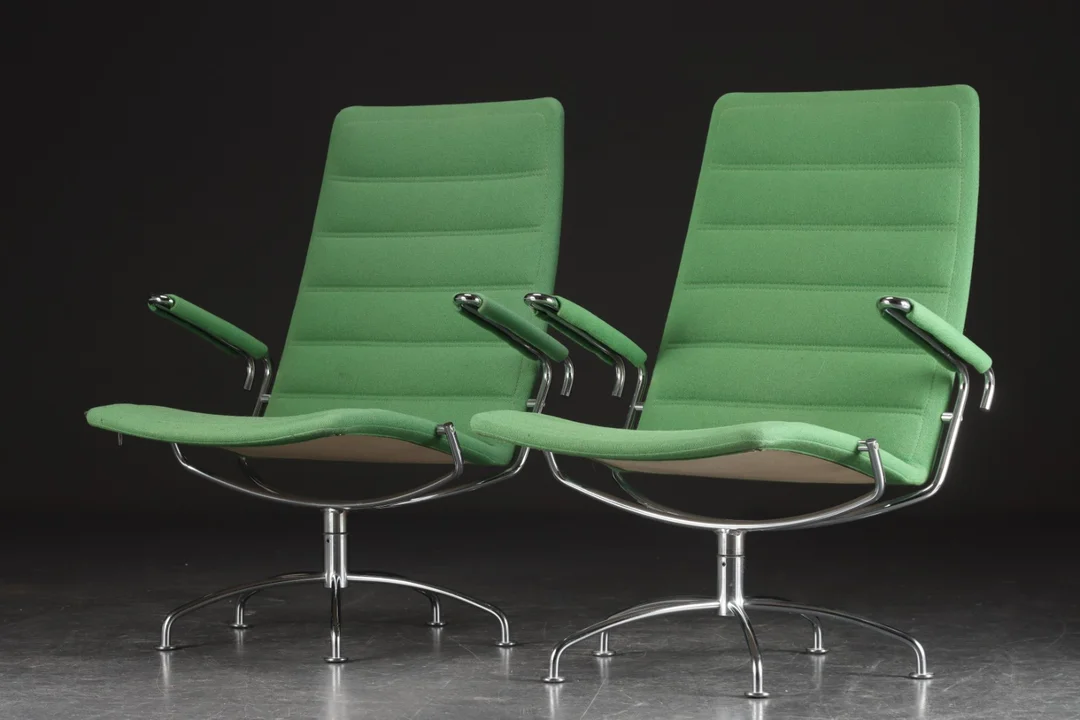 Jens Amundsen for Fritz Hansen. Et par 'lufthavnsstole' (2) — Furniture/Lounge chairs — Lauritz