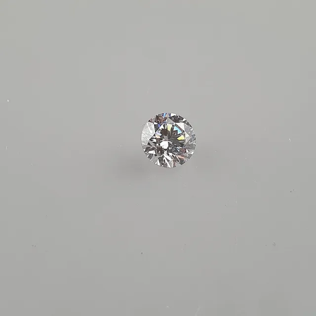- Loser Diamant 2,07 ct. Lasersignatur - Labor-Brillant, Farbe: E, Zertifikat IGI.