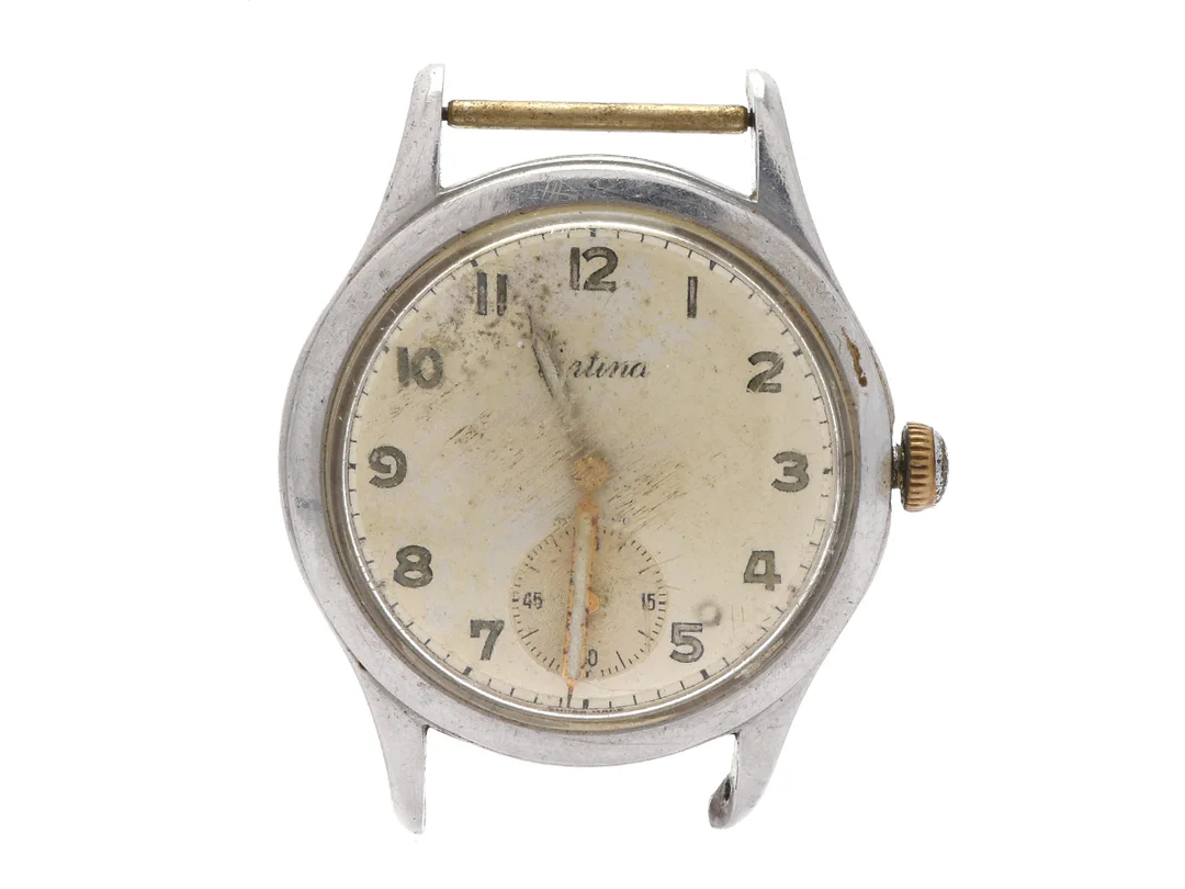 CERTINA, herrur, 35,5 mm,Ref nr. 8720-1, Boett nr. 1329440, stål, manuell, plexiglas (skadat), liten sekundvisare, skadad urtavla, defekt, skadad boett, ca 1950. — Klockor/Certina — Kaplans