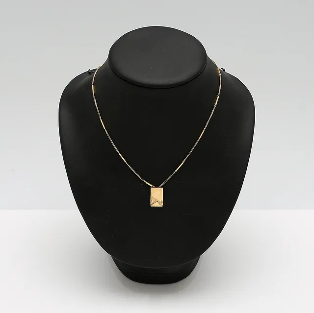 HÄNGE MED HALSBAND, 18K guld. Totalvikt ca 6,0 g.
