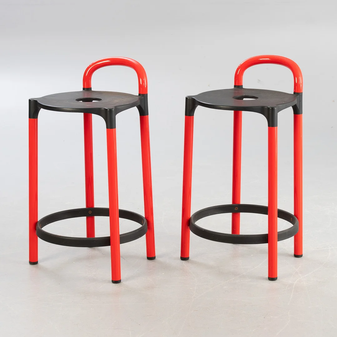 ANNA CASTELLI. Paar Barhocker. Metall lackiert, Kunststoff. Italien, 1980er Jahre. — Armchairs & Chairs — Stockholms Auktionsverk Hamburg
