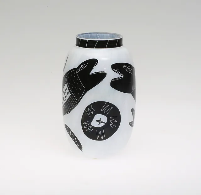 ULRICA HYDMAN-VALLIEN. Vas, glas, "Caramba", Kosta Boda, signerad.