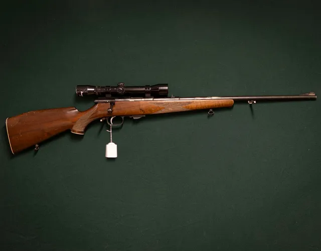 Weihrauch kal 22 magnum . nr 20013.