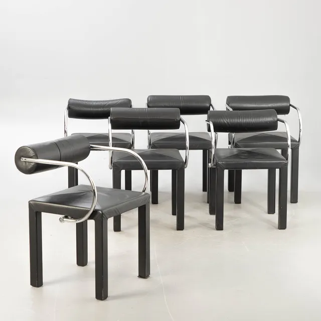 PAOLO PIVA. B&B Italia, schwarz Stühle aus der Serie Arcadia, schwarzes Leder (6).