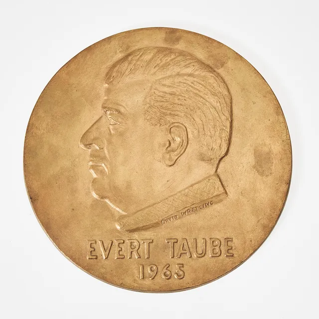 DAVID WRETLING (SVERIGE, 1901-1986). "Taube 1965", plakett/ relief, brons.