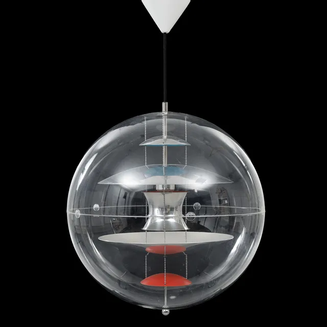 VERNER PANTON. Taklampa, "VP-Globe", etikettmärkt.