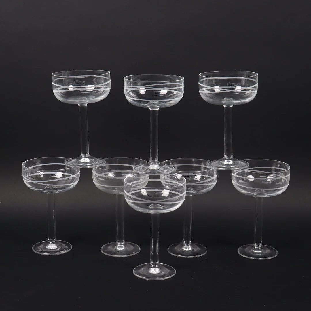 LISELOTTE HENRIKSEN. "Serpentine", champagnekupor, Boda Nova, 8 st. — Utility glass — Markus Auktioner