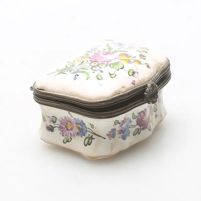 DOSA, porslin, rokokostil, 1800-tal.