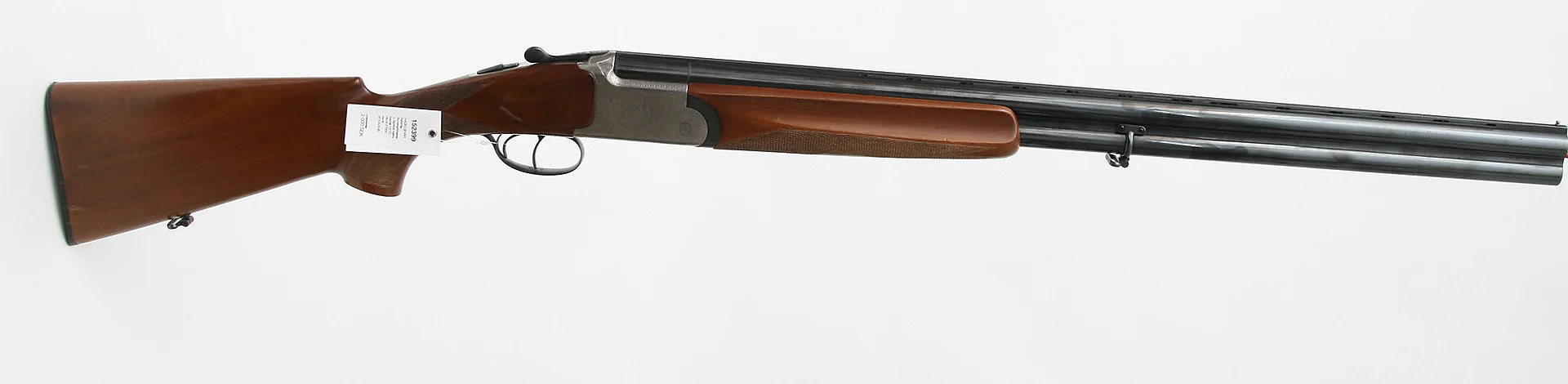 (61) HAGELGEVÄR, italiensk, Bockhammerless, fabrikat Varini, kaliber 12/70, tillv.nr 27005, se-nr SE1052536. — Shotguns — Mauritz Widforss