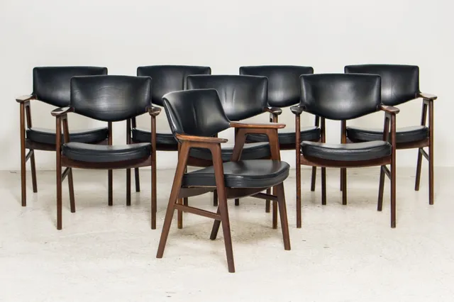 Erik Kirkegaard. Eight armchairs with a frame in solid rosewood (8)