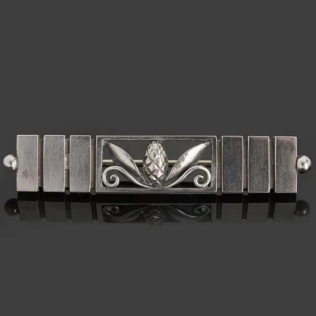 JOHAN ROHDE. EFTER. Brosch, "Acorn",sterlingsilver, modell 216 A för Georg Jensen, Danmark, original etui medföljer.