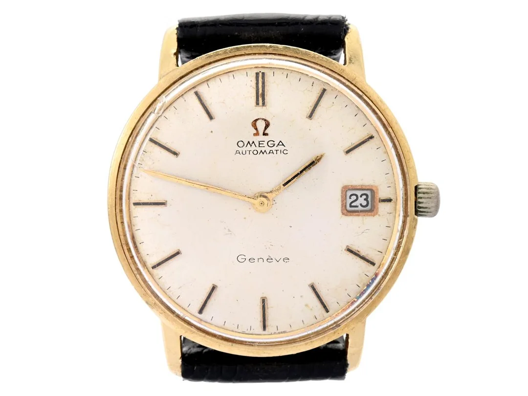 OMEGA, Genève, Cal 565, Serie nr. 27184848, Ref nr. BA 166.037, Boett nr. 166037, herrur, 34 mm, 18K guld, automatisk, plexiglas, datum, skadad urtavla, skadad boett (böjda bandhorn), läderband, 1967. — Klockor/Omega — Kaplans