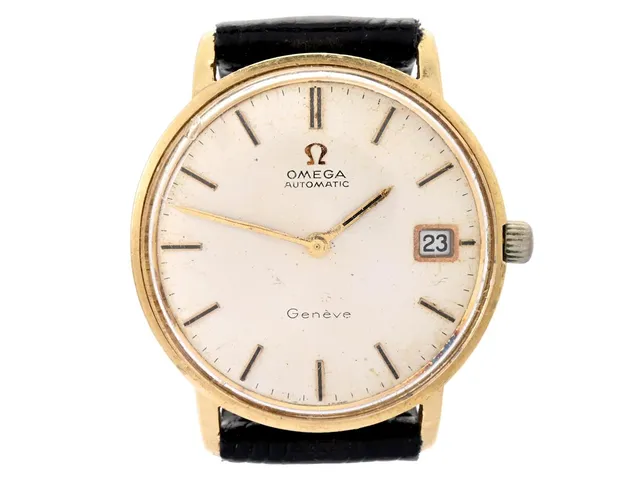 OMEGA, Genève, Cal 565, Serie nr. 27184848, Ref nr. BA 166.037, Boett nr. 166037, herrur, 34 mm, 18K guld, automatisk, plexiglas, datum, skadad urtavla, skadad boett (böjda bandhorn), läderband, 1967.