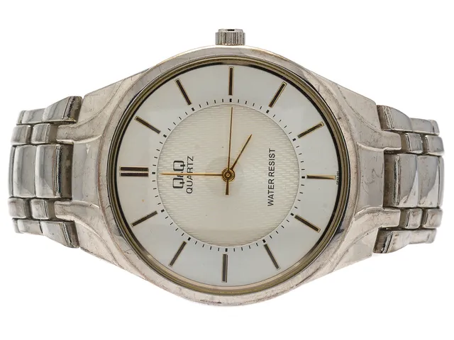 Herrur, Q&Q quartz baksida av stål, metallarmband Øca16cm, i behov av batteribyte