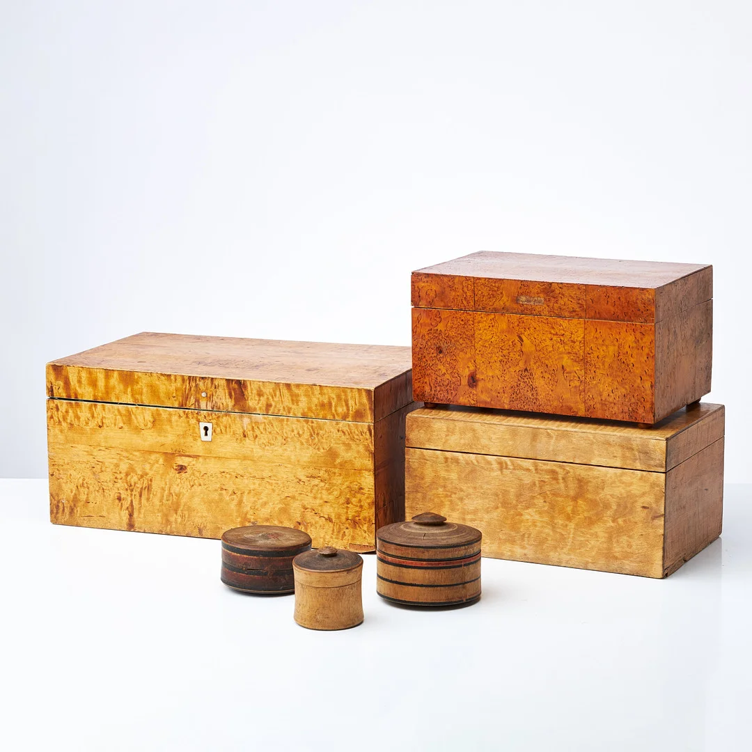 ASKAR, 6 st, 1800/1900-tal, bland annat i masurbjörk. — Miscellaneous — Stockholms Auktionsverk Sickla