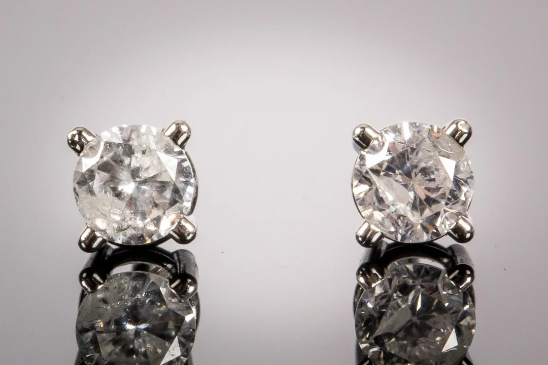 Par solitaire ørestikker af 14 kt hvidguld, 0.30 ct (2) — Jewellery/Earrings — Lauritz