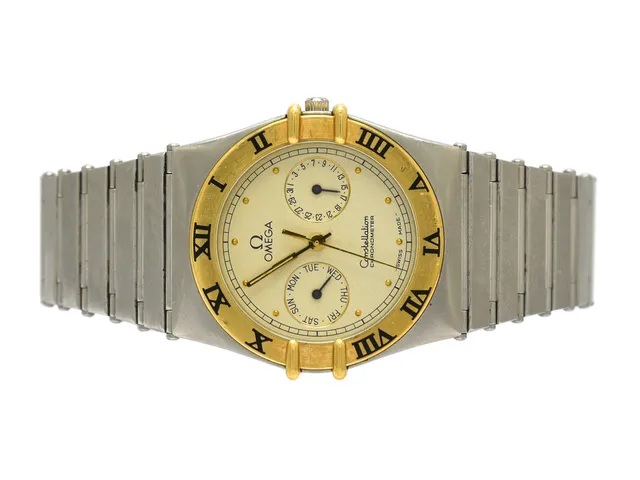OMEGA, Constellation, Chronometer, s.k. "Uggla", Cal ETA 255.471, Serie nr. 49507225, Ref nr. DR 396.1069, Boett nr. 396.1069, herrur, 32,5 mm, stål/guld, quartz, safirglas, dag, datum, skadad urtavla, integrerad originallänk (stål), viklås, Ref nr. 1448.431/1448.012, ca 1986.