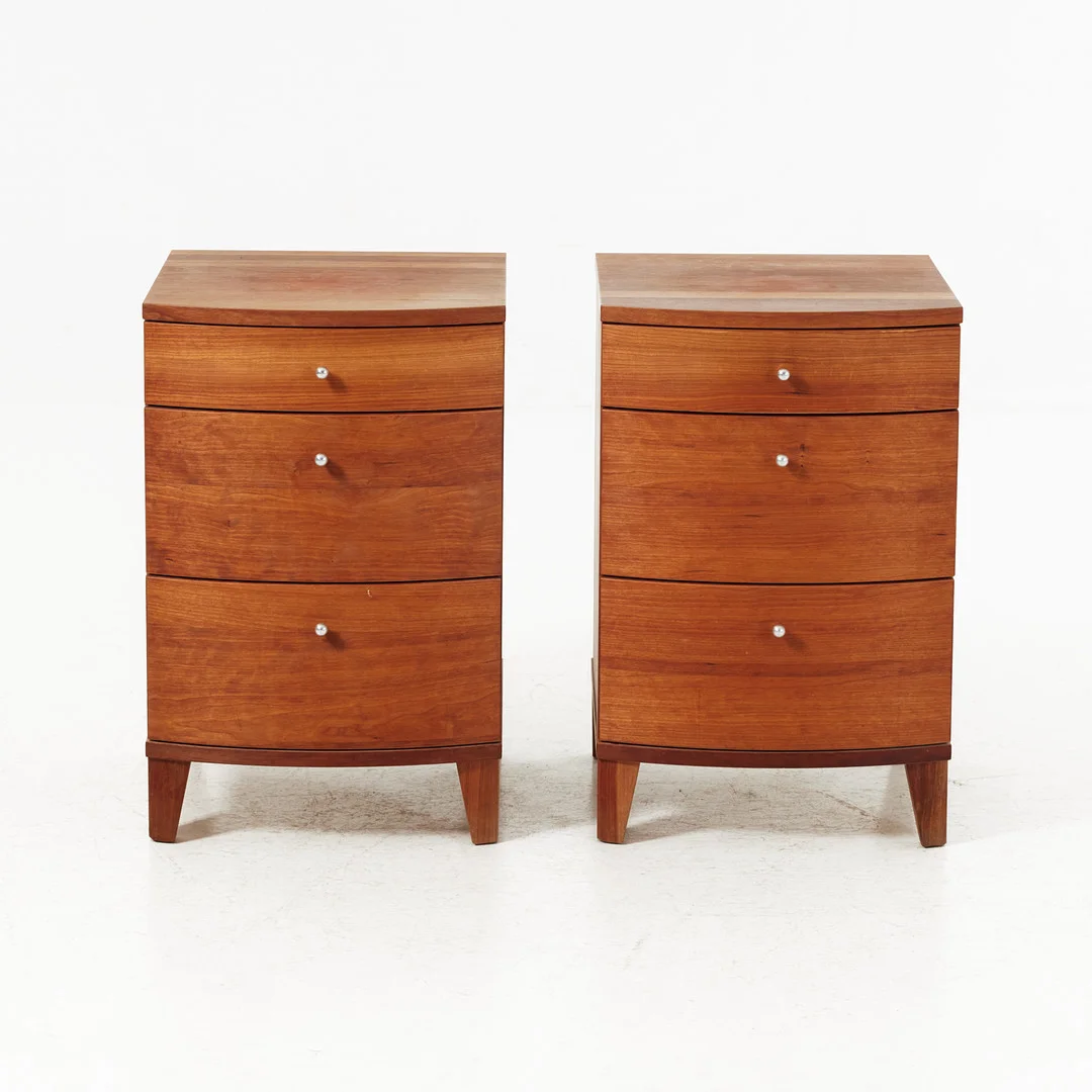 ROLF FRANSSON. "Wave", nattygsbord, 1 par, Voice, omkring 2000. — Chests of drawers — Stockholms Auktionsverk Magasin 5