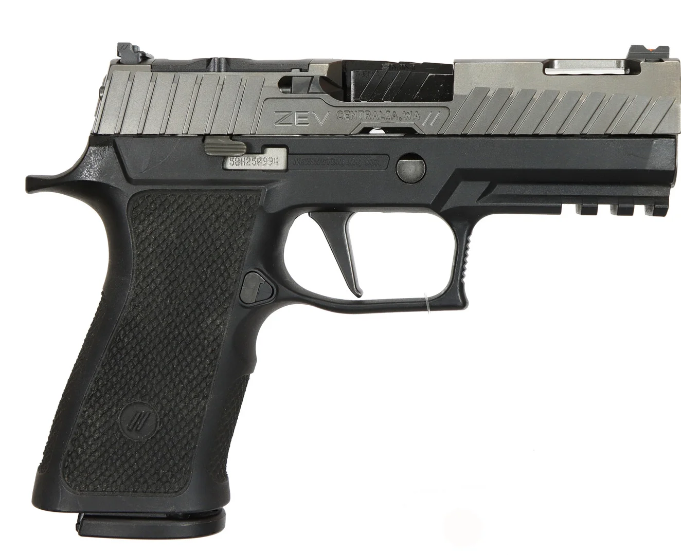 PISTOL, fabrikat Sig-Sauer/ZEV Tec, modell Z320 X-Cary, kaliber 9x19, tillv.nr 58H250994, se-nr SE3245498. — Pistols — Walter Borg