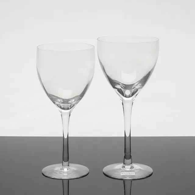 BERTIL VALLIEN. Vinglas, 11+1 st, "Chateau", Kosta Boda.
