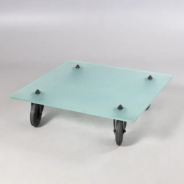 GAE AULENTI. "Tavolo Con Ruote", soffbord, Fontana Arte, formgivet 1980, samtida.