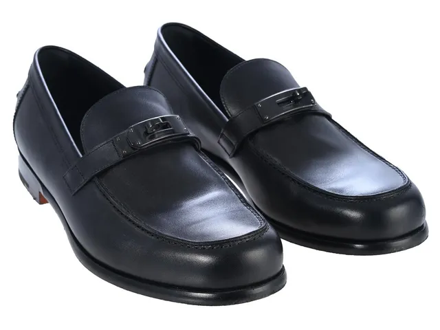 HERMÈS, SKOR, Destin Loafers, svart läder, svartfärgade beslag, klack 2,5 cm, stl 43, originalkartong, plast kvar på beslag, slitage på sula. Good Condition.